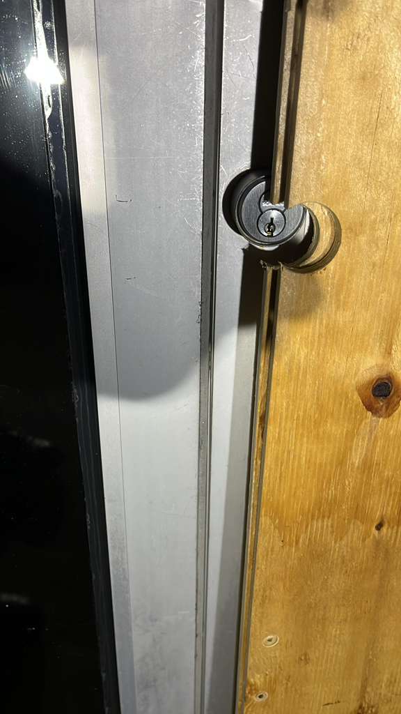 Key stuck in lock Arlington — emergency extraction